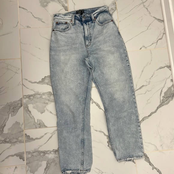 Abercrombie & Fitch Ultra High Rise Straight - Curve Love Jeans 28/6R - Picture 1 of 7